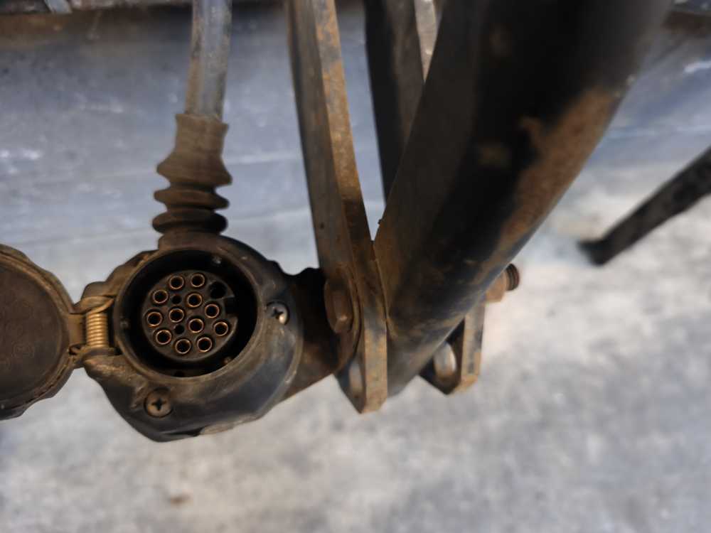 ATTACHE REMORQUE FORD - Vue 2